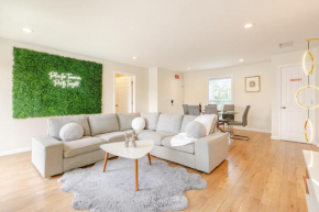 Luxury 2BD Oceanfront Condo plus Private Parking, 2 Minute Walk to the Beach!